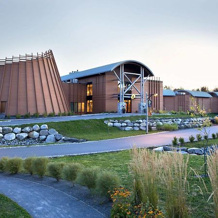 Hotel-Musee Premieres Nations Wendake Exteriör bild
